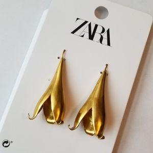 ❗Zara Gold Bell-Shaped Flower Hanging Drop Earrings❗